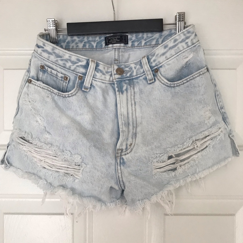 NWOT Abercrombie high-rise girlfriend short